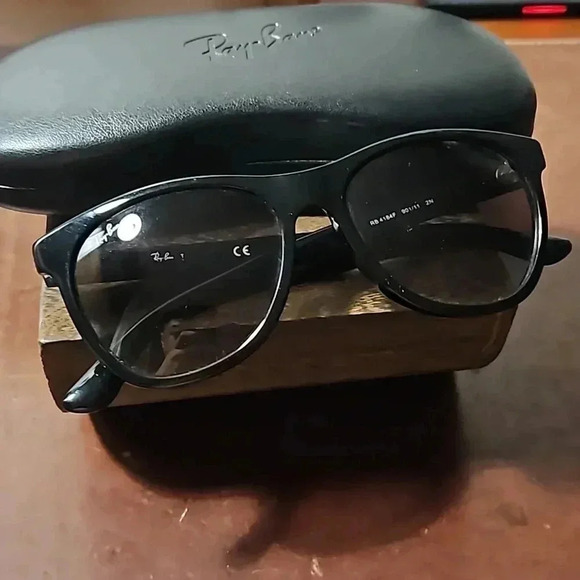Ray-Ban Other - Ray Ban RB4184F Sunglasses with Hard Case